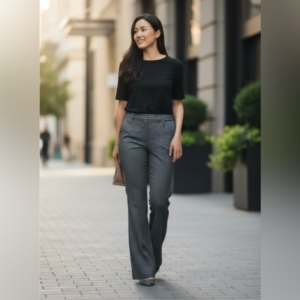 Nygard Petites grey pinstriped trousers, 1 top right small pocket, 2 rear 🩶🤍